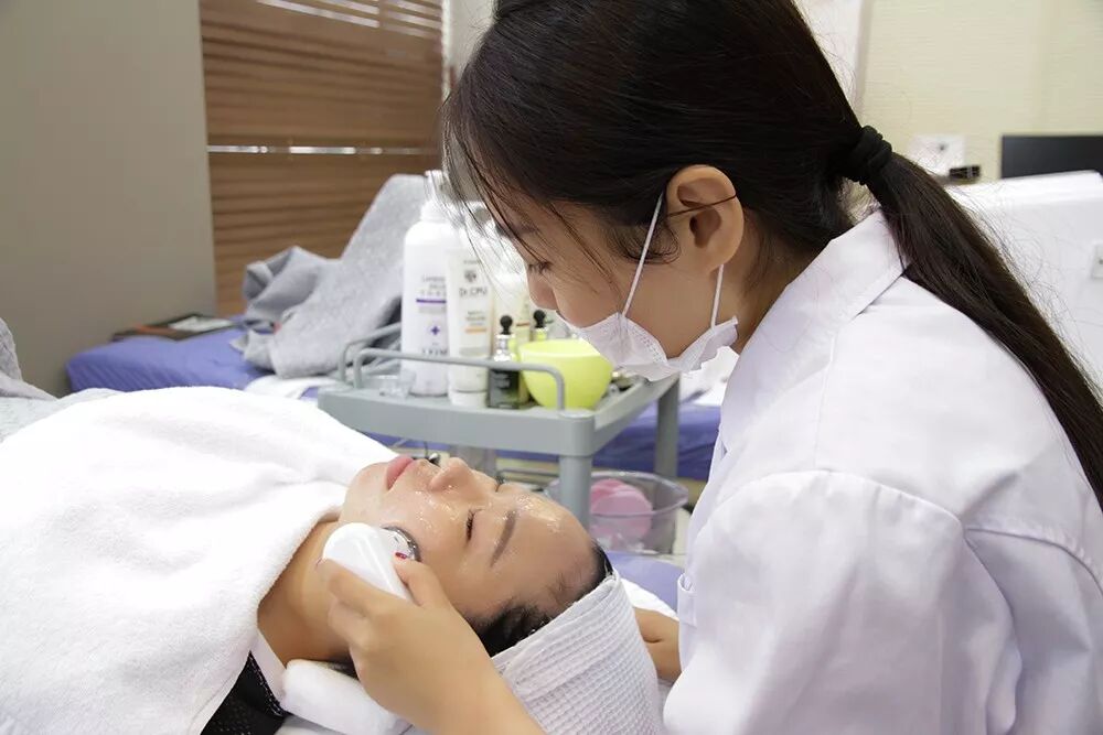 离子导入仪怎么使用皮肤管理中一次底膜：真的没有啥功效吗？_https://www.jmylbn.com_新闻资讯_第3张