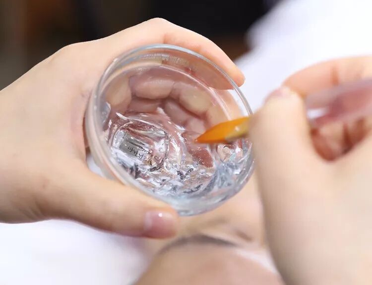 光疗时为什么黑眼罩冒痘、长斑、红血丝，我都要照下LED光疗仪的｜皮肤管理_https://www.jmylbn.com_新闻资讯_第7张