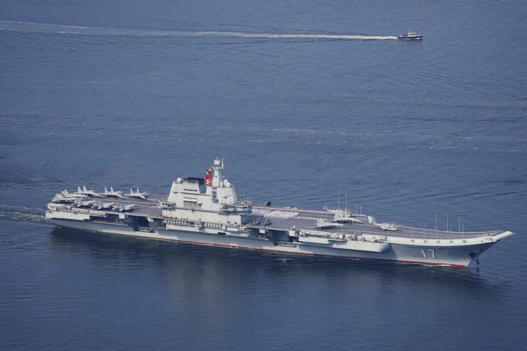 山东舰编队首访香港，国产航母在特殊节点亮剑彰显实力