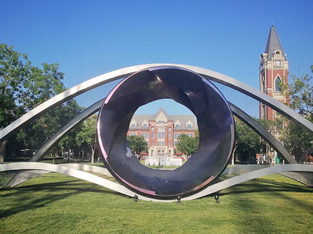 大厂影视小镇标志性建筑——"梦之瞳"一路向南,在位于上海半小时