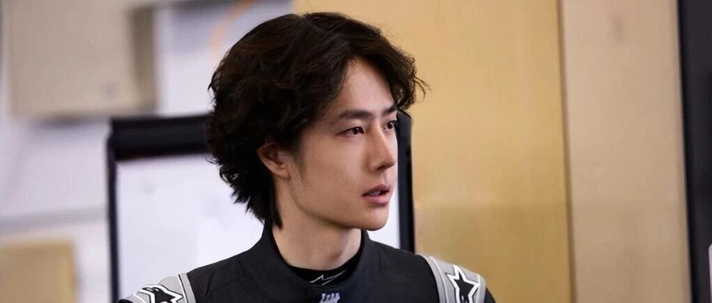 王一博:内娱＂六边形战神＂,沉默的王者,凭实力活成传奇!