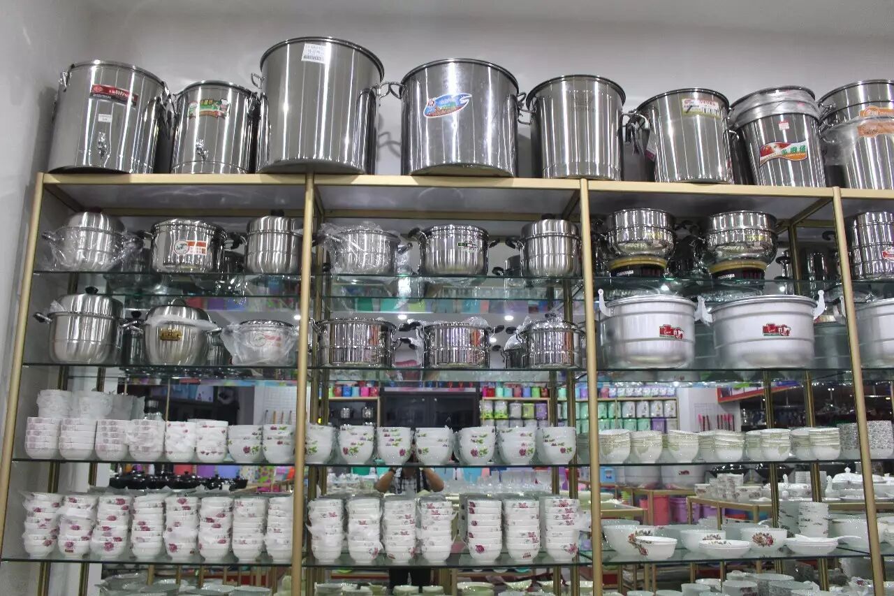 拖把,清洁剂,衣架,鞋架,垃圾桶,水桶,桌椅,花盆等居家生活用品