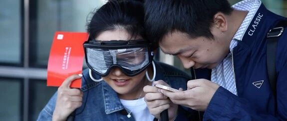 今天，小米带着这支短片去了趟联合国