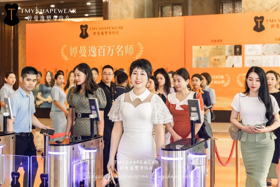 完成了业绩目标突破;与此同时,业绩达到百万以上,真正实现"加盟婷曼逸