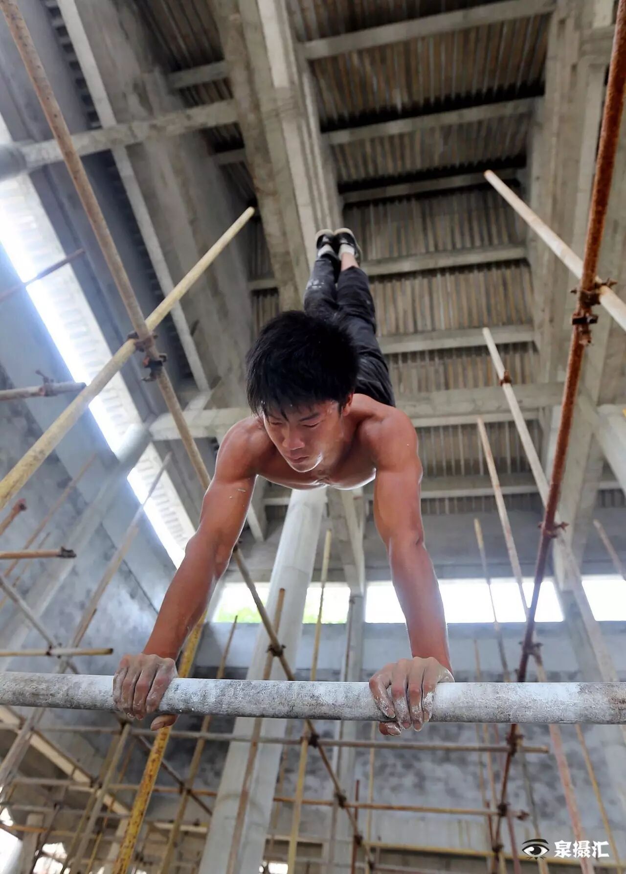 【揭秘】90后"网红"建筑民工,他凭什么拥有120万粉丝……(附视频)