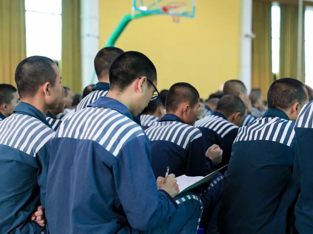 听宣讲感党恩促改造清远监狱邀请全国脱贫攻坚先进个人作专题宣讲