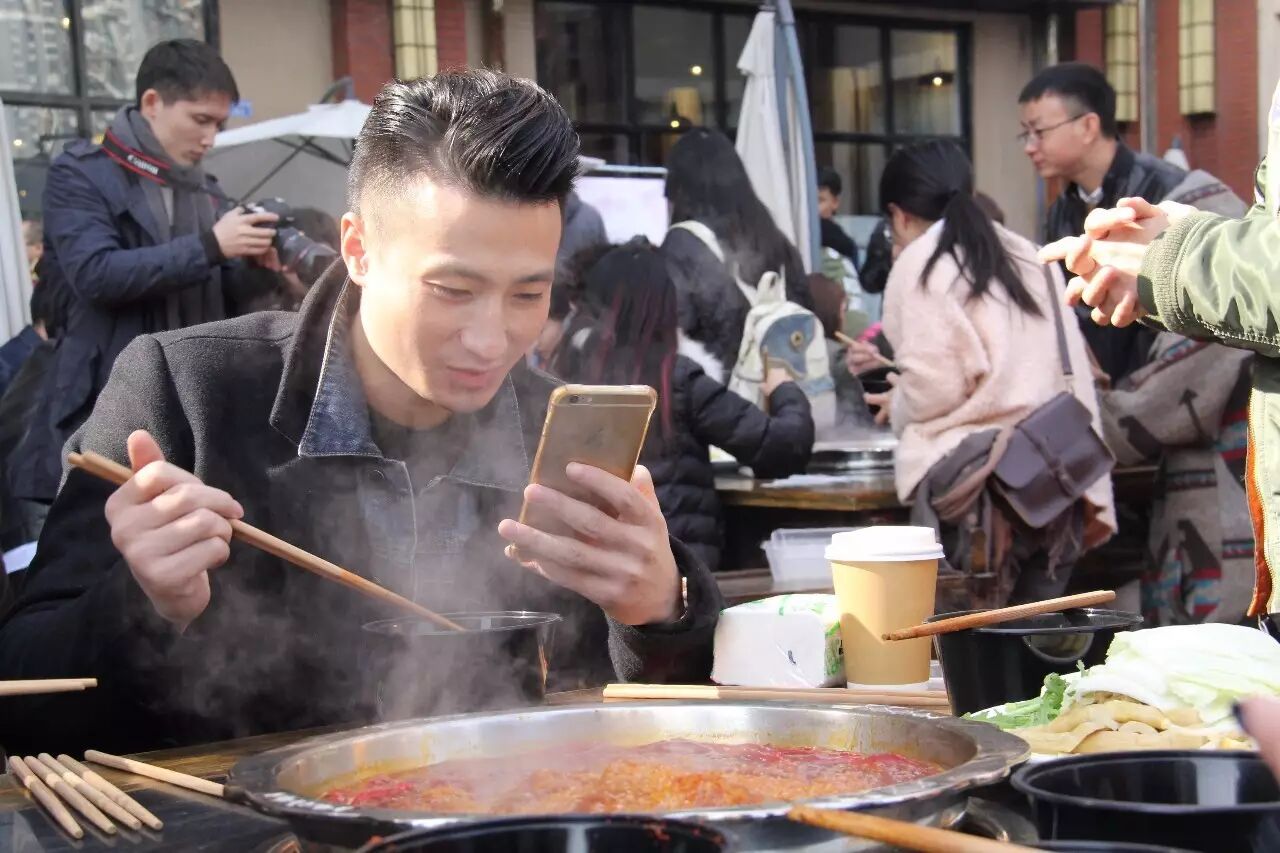 百人免费大火锅?这么好的事怎么不提前告诉我!