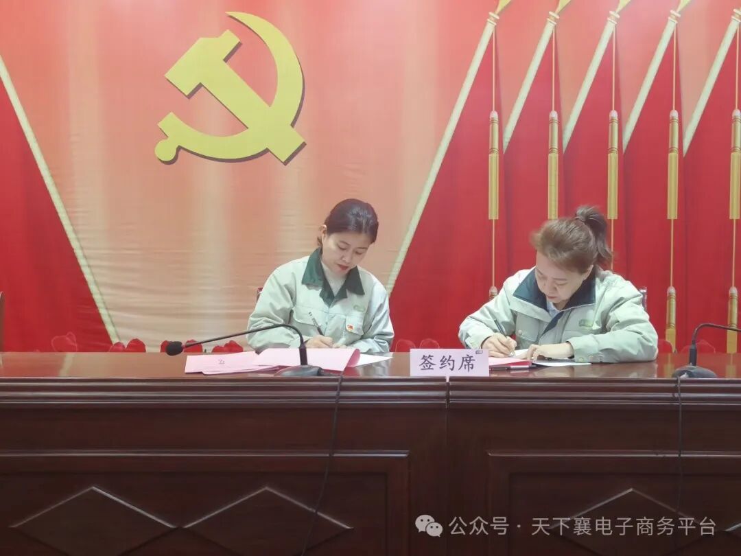 董事长李艳军作重要讲话会议最后,公司董事长李艳军作重要讲话.