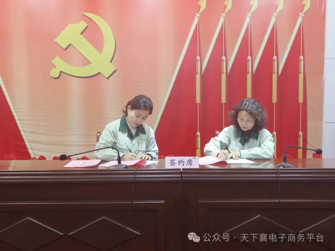 董事长李艳军作重要讲话会议最后,公司董事长李艳军作重要讲话.