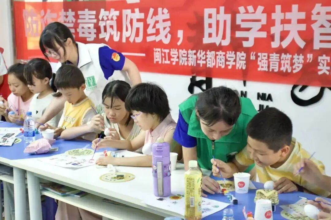 新华都商学院“强青筑梦”实践队.jpg