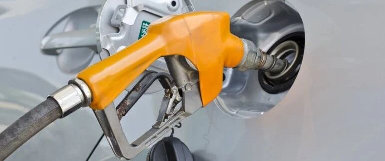 明晚油价上涨，10月油价“首次上调”将到来，提前加油更省钱！