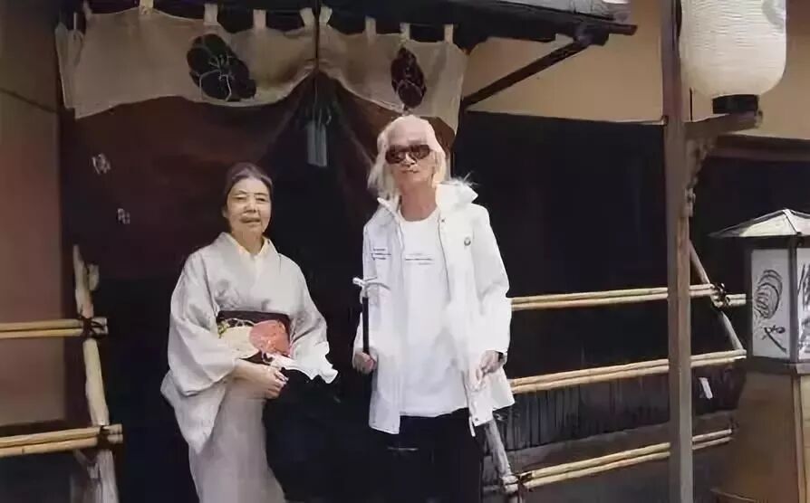 私薦 樹木希林相愛相殺的一家人 女兒對父親的悼詞竟是 草泥馬內田裕也 不要安息 起來搖滾 藍小姐和黃小姐 微文庫