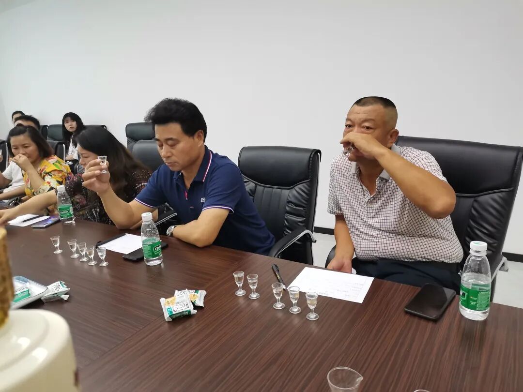 【一言九鼎】第98场主题沙龙品鉴会[做成功男人，喝一言九鼎]完美落幕