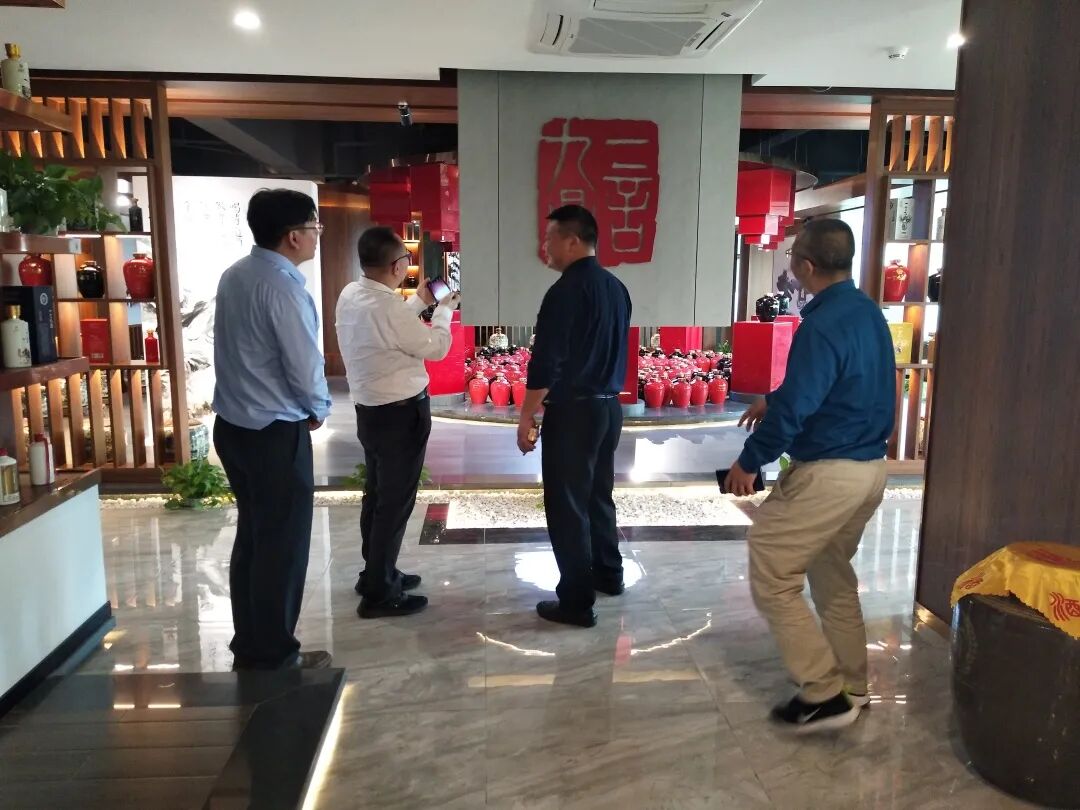 东莞市工商联领导莅临一言九鼎酒业考察工作！