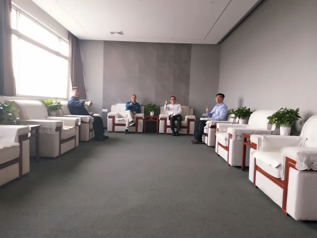 东莞市工商联领导莅临一言九鼎酒业考察工作！