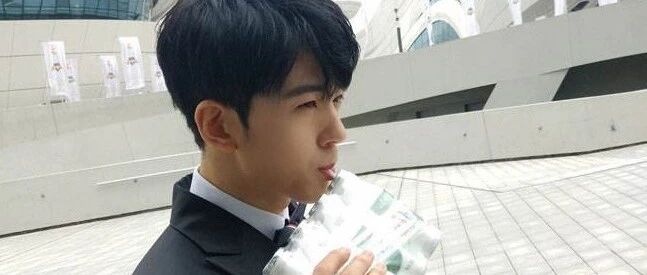 仝卓喊话郑云龙，声乐男孩们还是变成了娱乐圈最难堪的模样