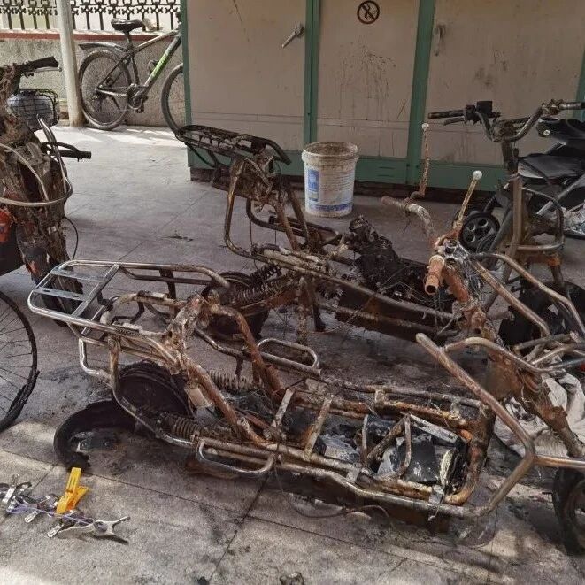【南汇新闻】惠南这位小哥刚买的电动自行车首次充电就自燃了？原来……