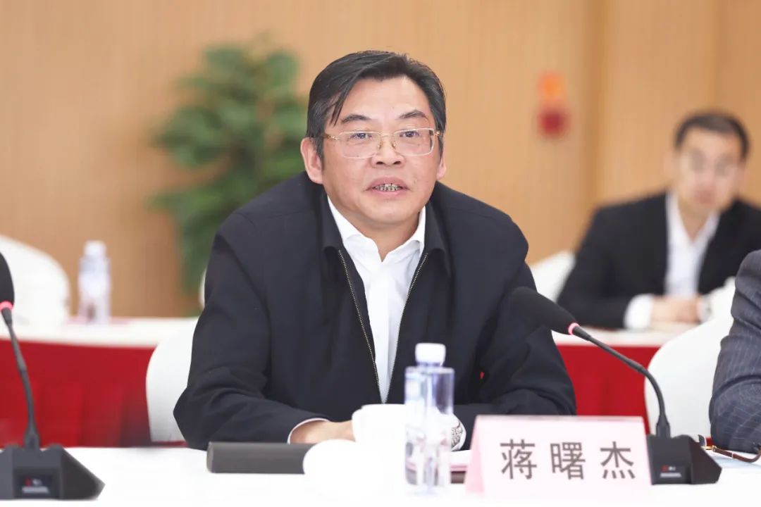 蒋曙杰讲话胡宏伟指出,上咨集团始终秉持"最优方案策源者,咨询服务