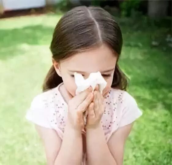 ►儿童鼻炎发生由哪些原因引起？鼻炎对孩子的危害不容忽视！