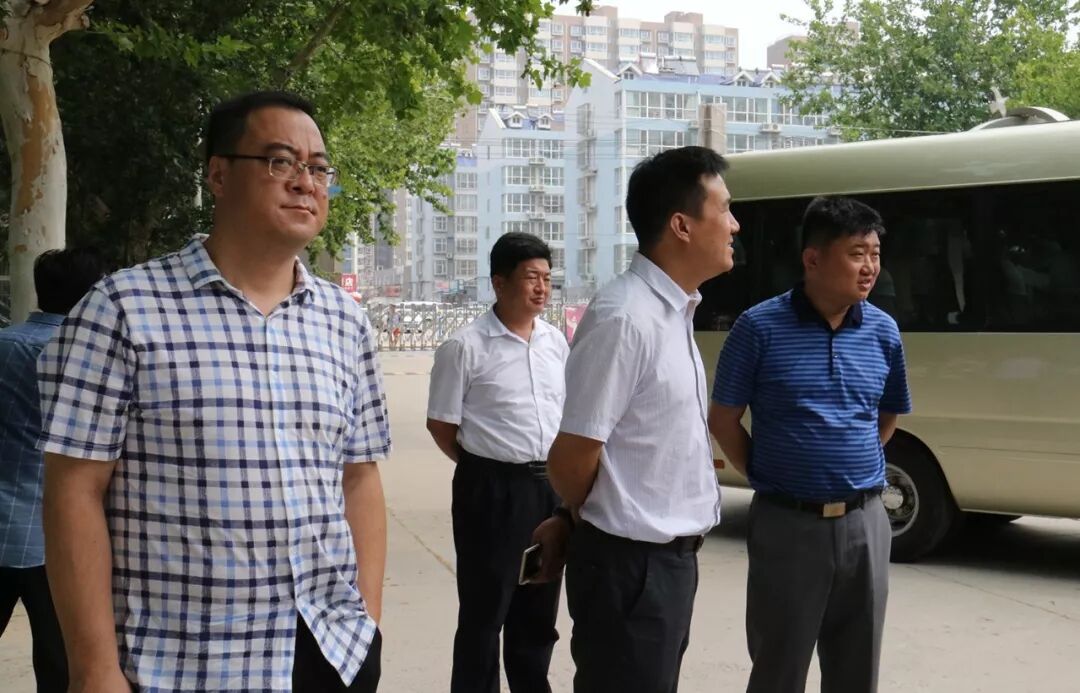 区委书记郝卫东到十四中学调研指导教育招生工作