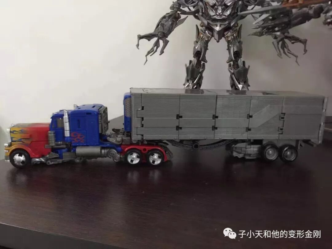 【评玩具】子小天：硕函测评《变形金刚 SS44 L级擎天柱，好物真香，但是它真的算L级？》