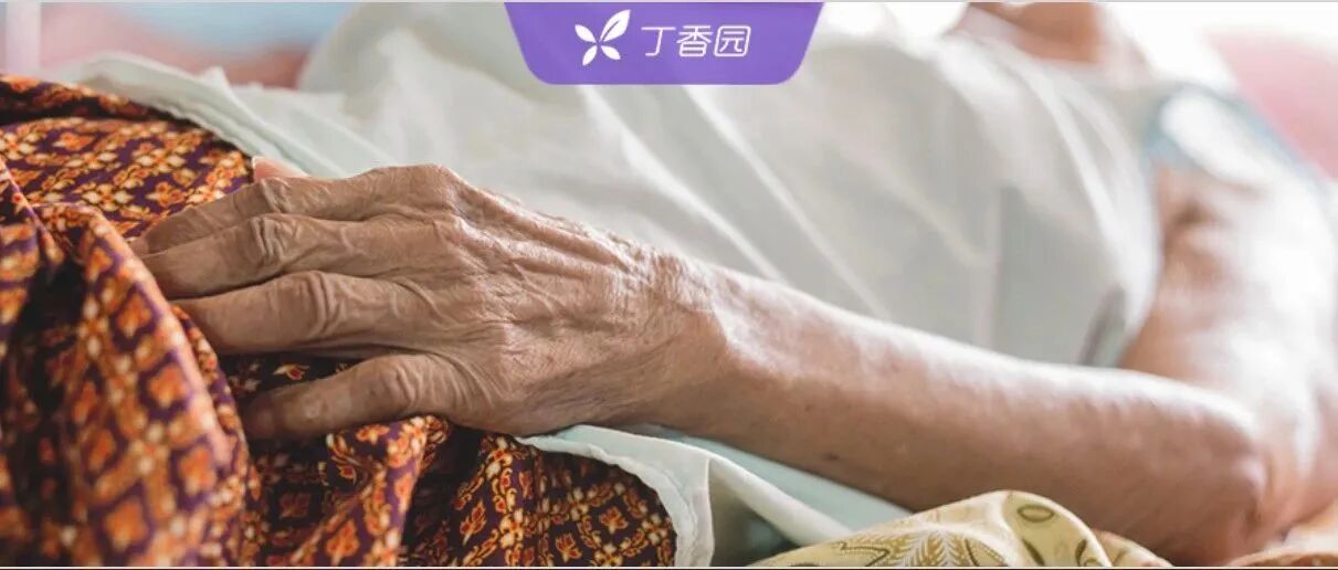 老人发热背痛一天，入院 17 小时后死亡，什么原因？