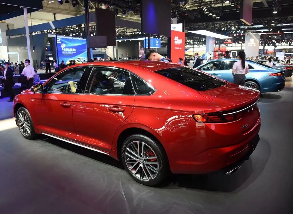 這才是良心國產車 這車備受國人關注 性價比更高 把寶來踩在腳下 中國熱點