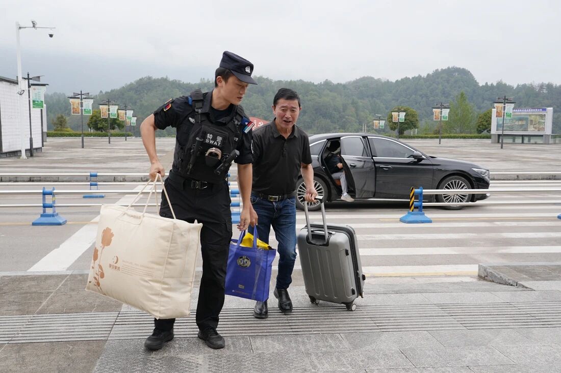 风景在眼前，平安在身边——张家界公安护航国庆假期