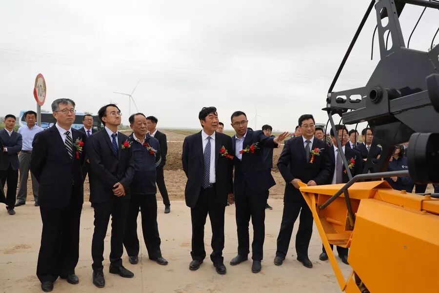 苏垦农发副总裁陈培红,丰疆公司总经理吴迪,苏垦农发临海分公司总经理