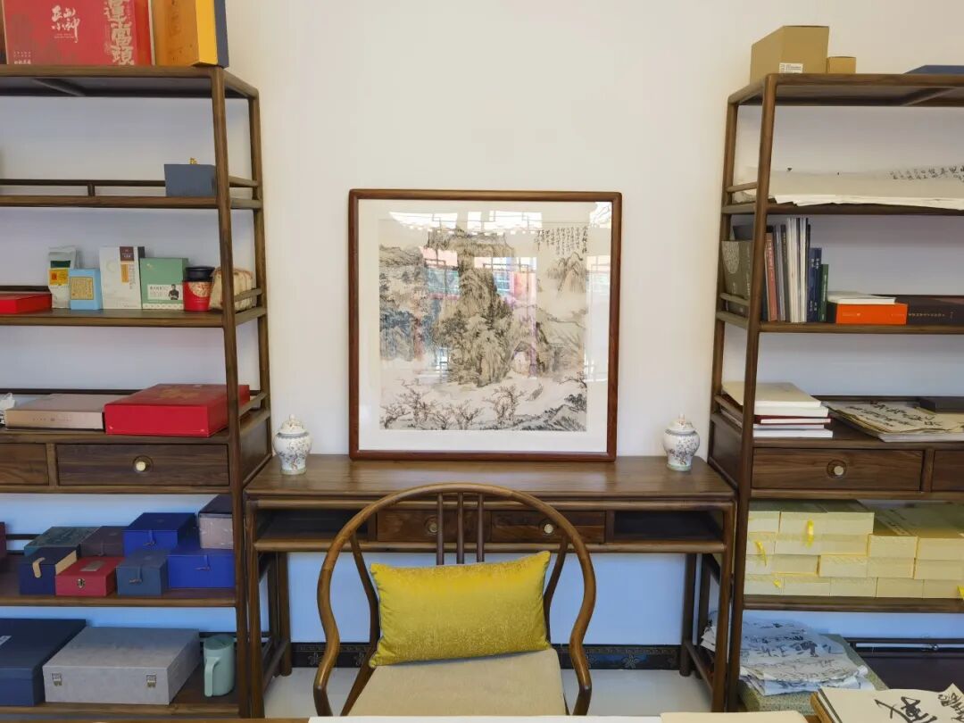 出版作画面清新脱俗,营造出宛若仙境的世外桃源,再加上荣宝斋装裱精美