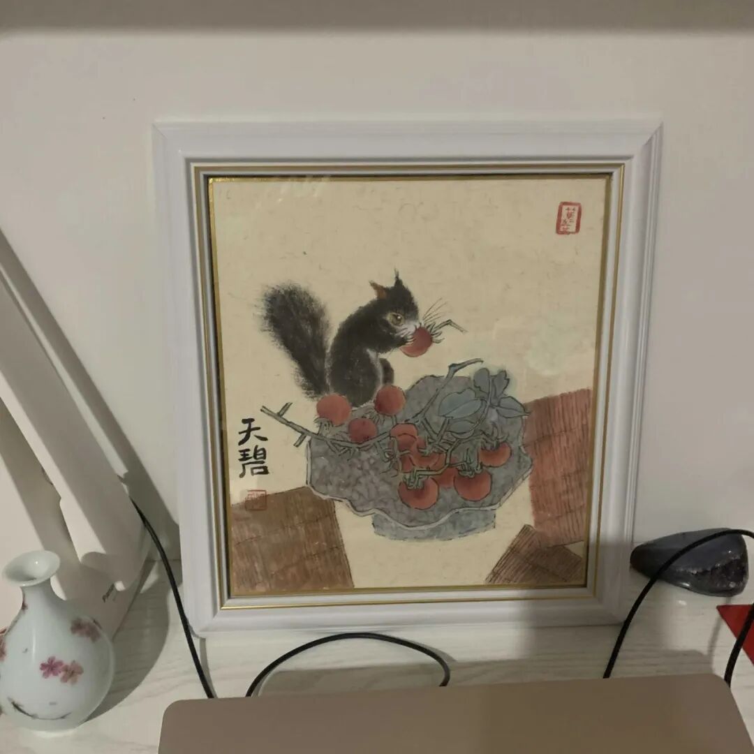 作品:汤天碧《松鼠》钱先生:打开包装后,松鼠的形象跃然纸上,毛发细腻