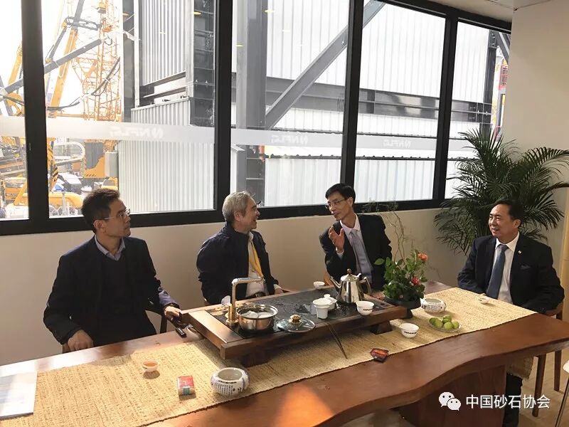 奔走相告（直击凶案现场）直击证人，(图15)