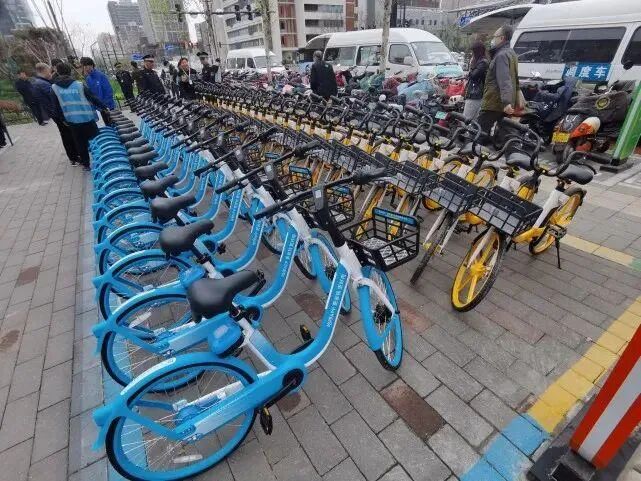 郑州新型共享单车暂缓扣10元调度费增设停放点