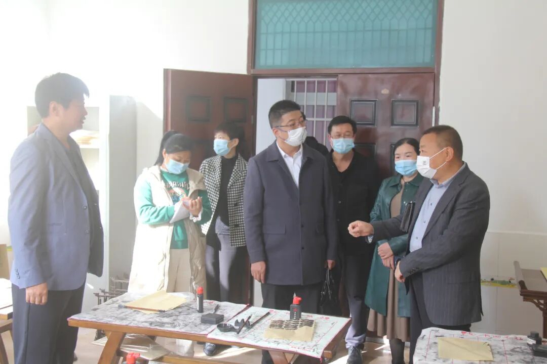 安康市教体局督查组,白河县教育体育和科技局党委书记,局长谢文生一行