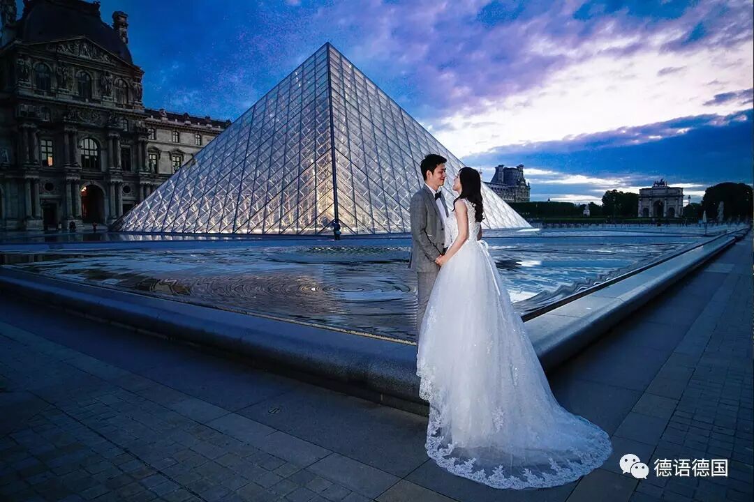 产品画册 | 晚会剧照 | 会议展会 | 新天鹅堡婚纱摄影(周杰伦婚纱