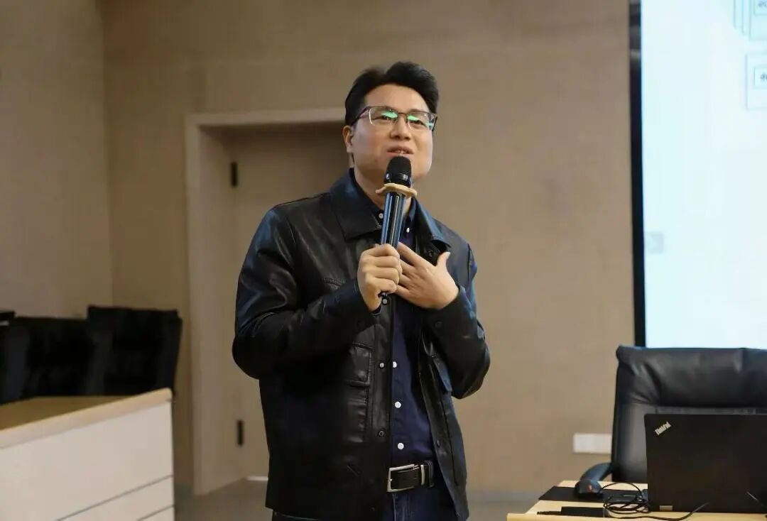 李校.jpg