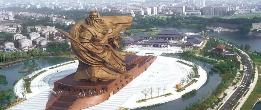 关公上去了地基却下沉了，巨型雕塑是景区不能承受之重？