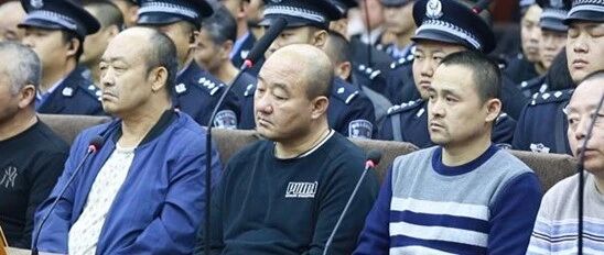 这些黑老大、土皇帝，统统栽了！