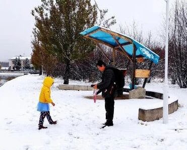 我国最冷小镇开启童话模式 部分地区积雪深度达到6厘米