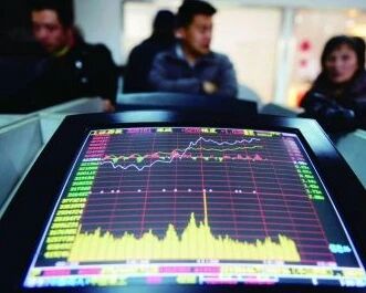两市集体回暖沪指涨0.79%，电源设备板块领涨