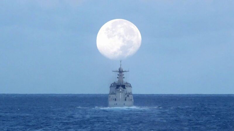天涯共此时！亚丁湾护航官兵镜头下的月亮，太美了