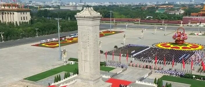 今天上午的重要仪式上，这三个细节让人格外感动！