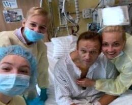 俄反对派人士纳瓦利内出院 医生称有机会完全康复