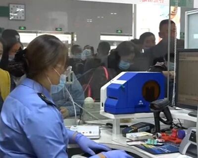 国庆中秋假期临近 旅游城市火车票紧俏