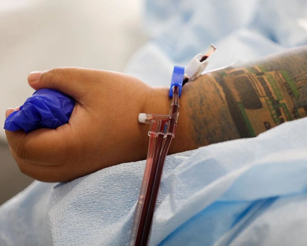 迫于白宫压力？美国食药局紧急授权使用血浆治疗新冠