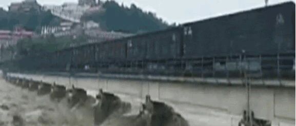 这一幕，太震撼了！