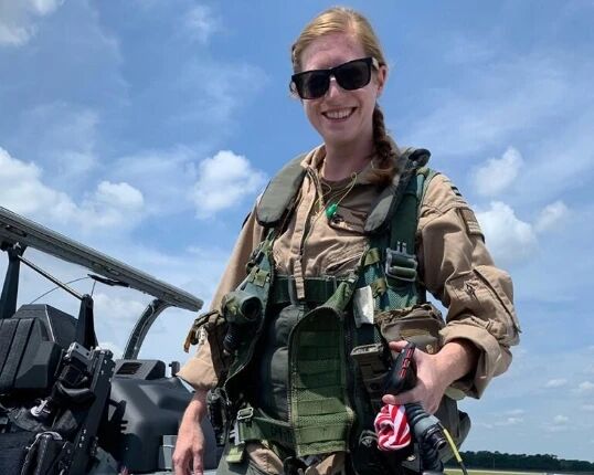 美海军撞民宅坠毁教练机飞行员身份曝光 两人都是女性