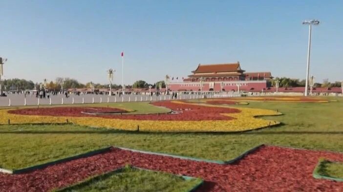 北京天安门广场铺彩色木质覆盖物 “补色”冬季景观