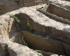 丽江现春秋战国时期古墓群 石棺葬内遗骸为何千年不腐