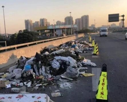 北京高速公路上倾倒10吨垃圾，一货车司机获刑3年